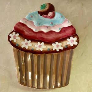 Certified International cupcake plate. 8.5” x 7”